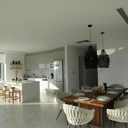 Ola Kala - Private Pool - Walking Distance To